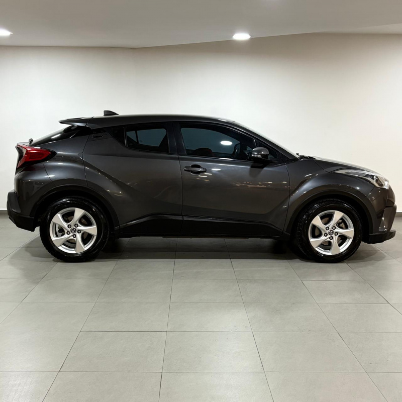 Toyota C-HR  5 pts. Base, CVT, a/ac. Aut., f. led, RA-17 2018